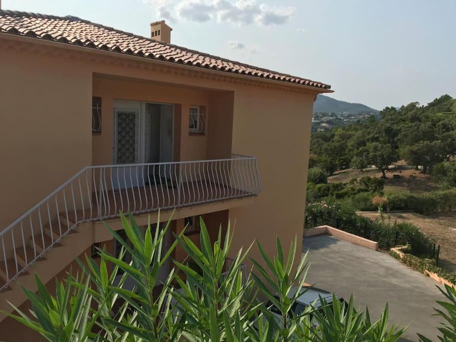 Agreable Appartement Vue Mer Les Issambres Exterior foto